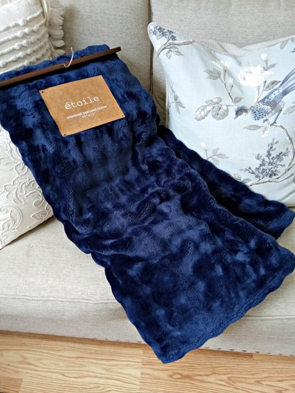 NEW! EXQUISITE LUXURY NAVY FAUX FUR PLUSH BLANKET